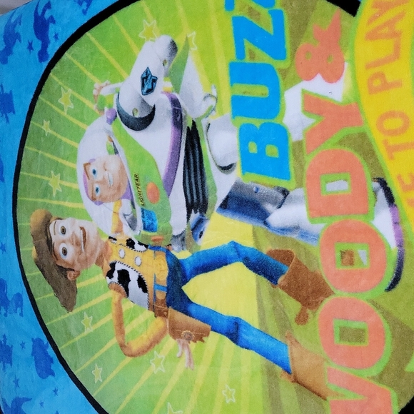 Toy Story Woody & Buzz Blanket - Picture 3 of 3